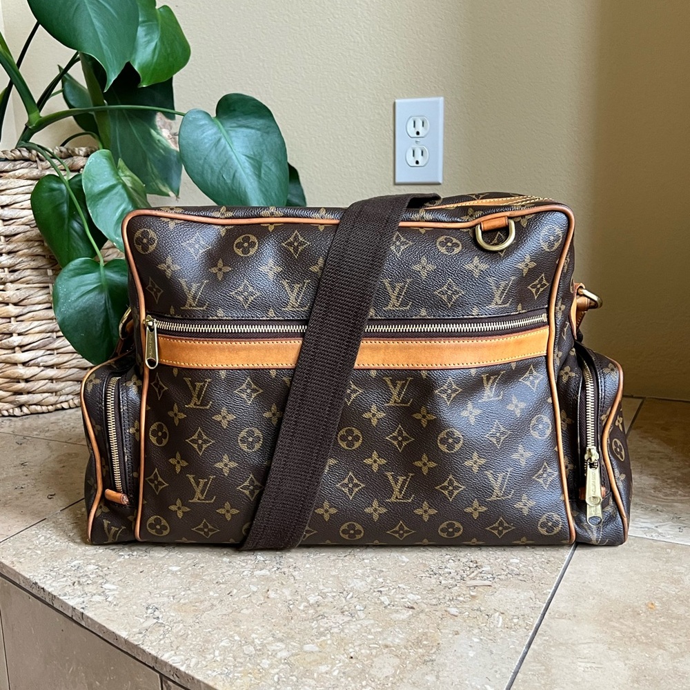 SOLD!!!!!! Louis Vuitton Sac Squash Monogram Travel / School / Diaper Bag